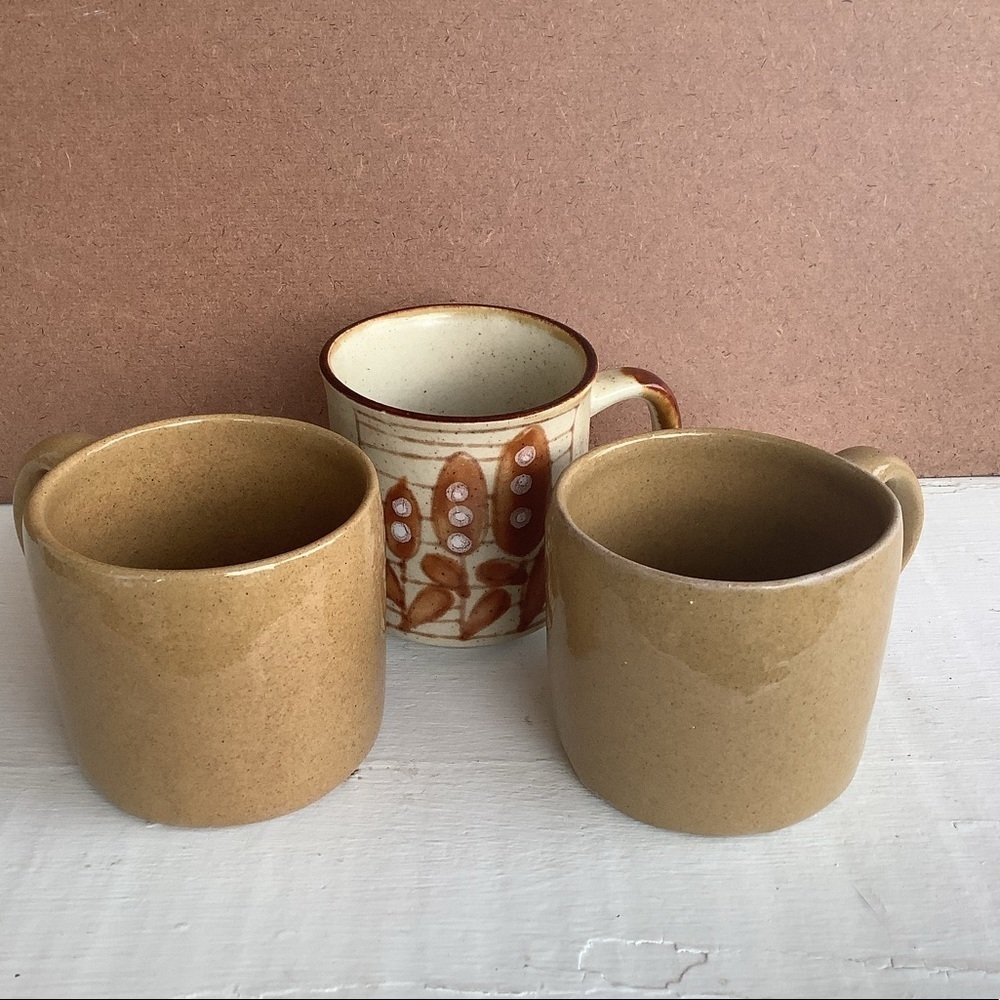 Vintage Bundle 2 Boho Pottery Coffee Tea Mugs